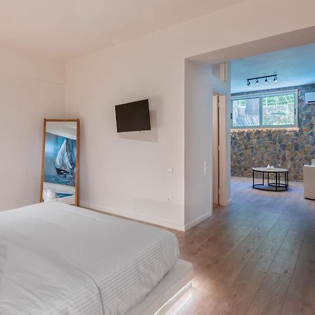 Saronis Suites Saronida Εξωτερικό φωτογραφία