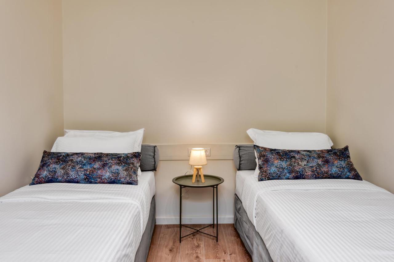 Saronis Suites Saronida Εξωτερικό φωτογραφία