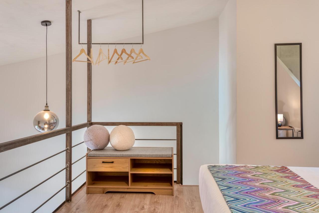 Saronis Suites Saronida Εξωτερικό φωτογραφία