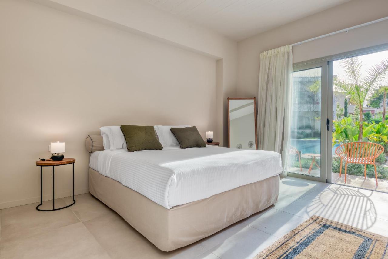 Saronis Suites Saronida Εξωτερικό φωτογραφία