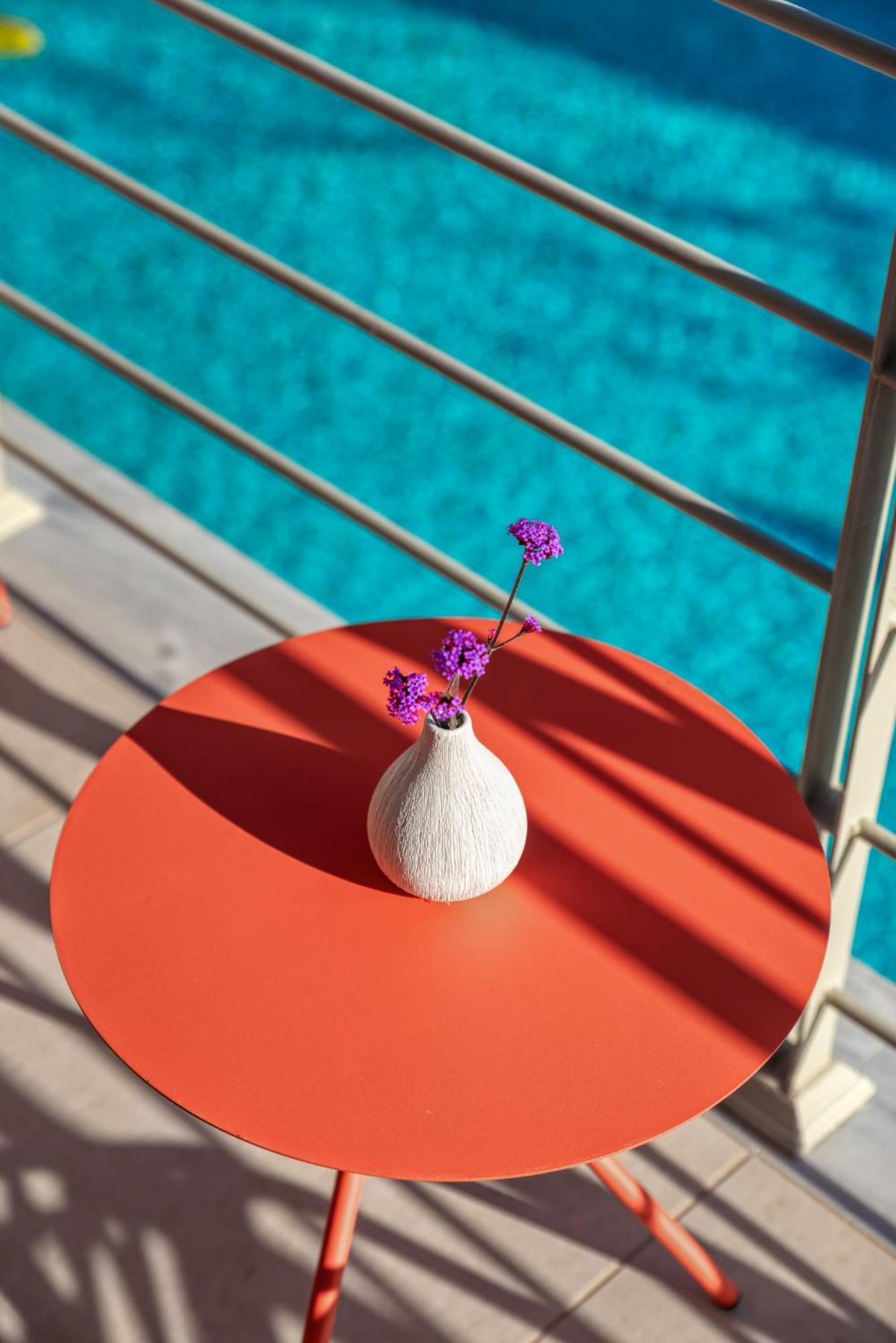 Saronis Suites Saronida Εξωτερικό φωτογραφία