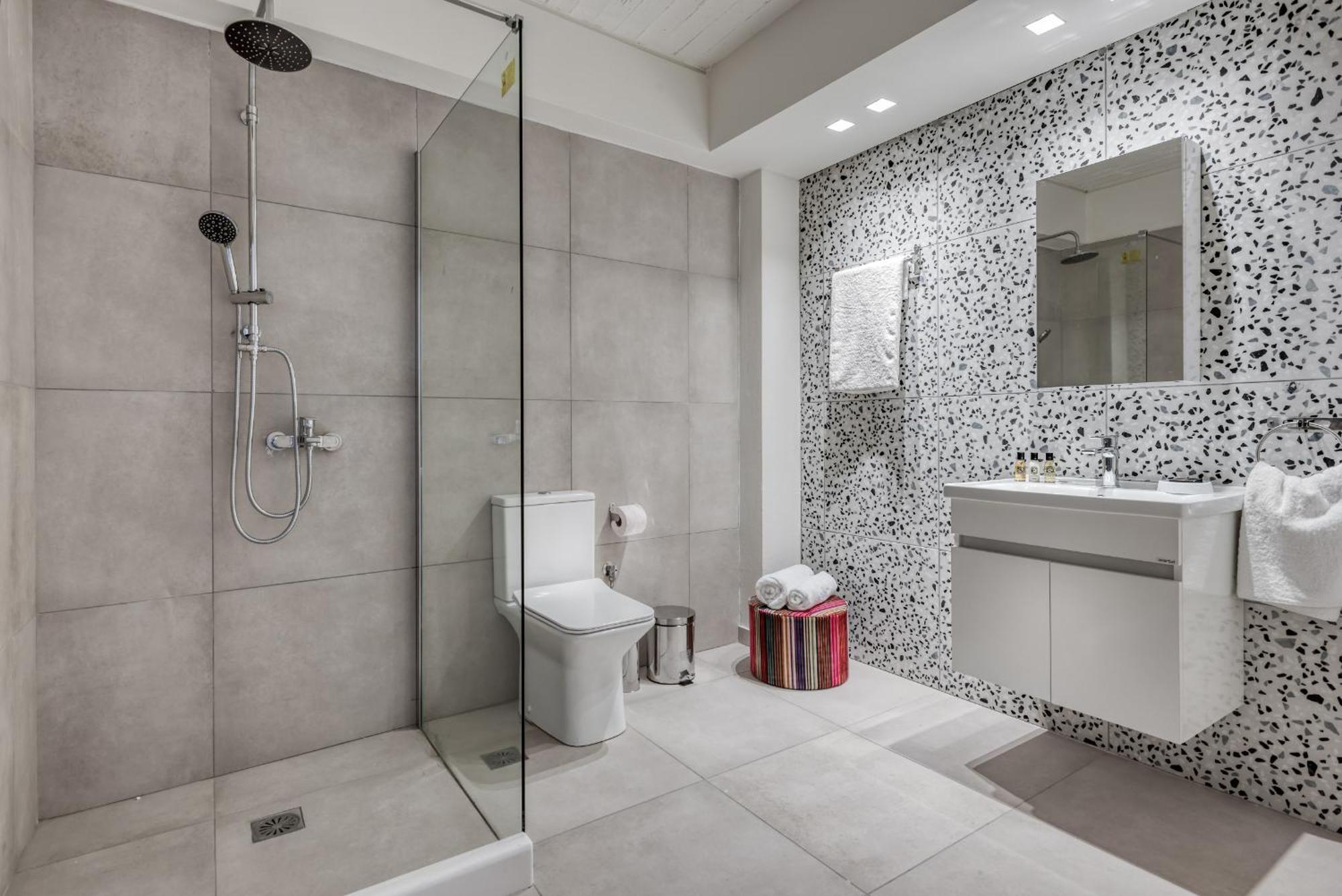 Saronis Suites Saronida Εξωτερικό φωτογραφία