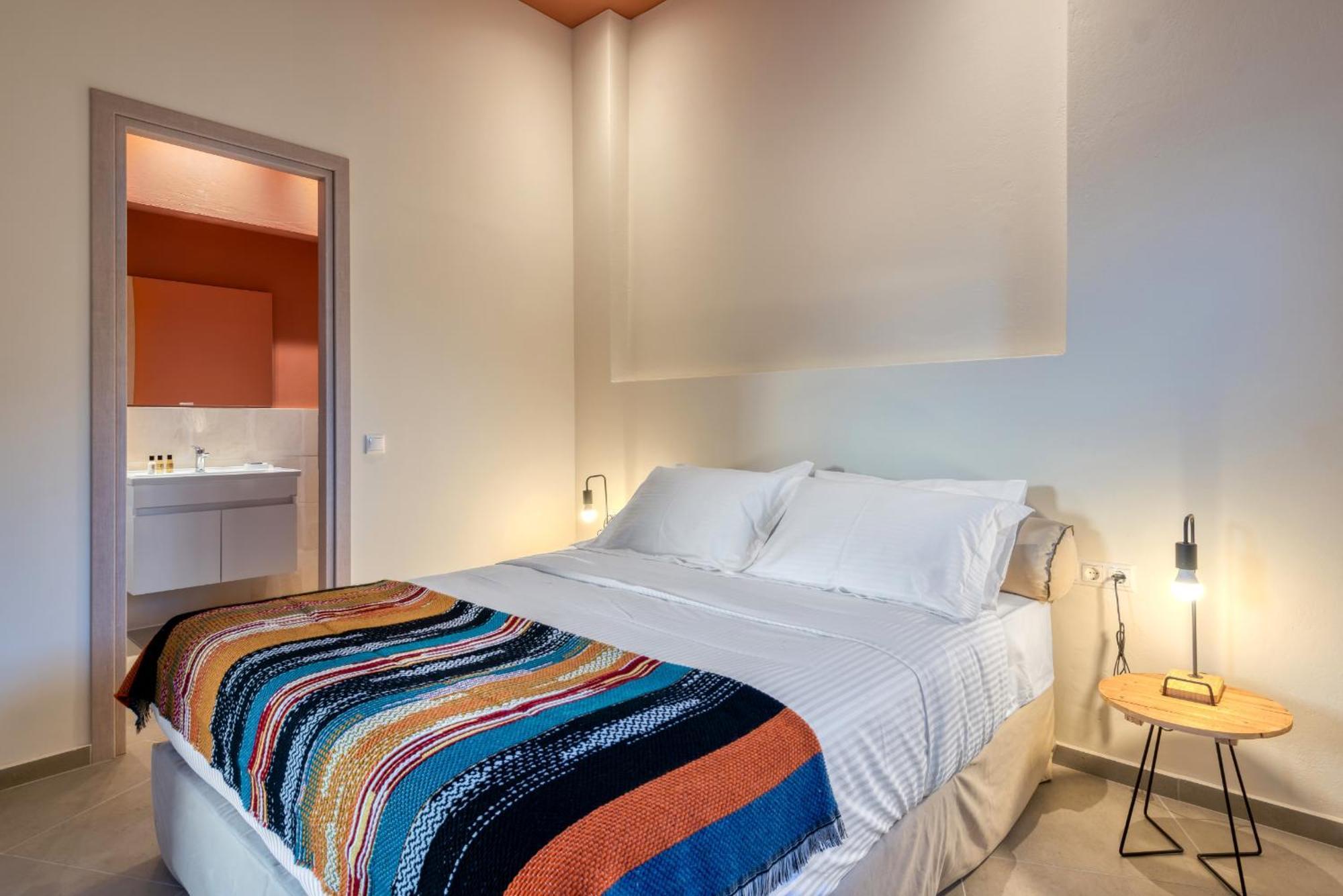 Saronis Suites Saronida Εξωτερικό φωτογραφία