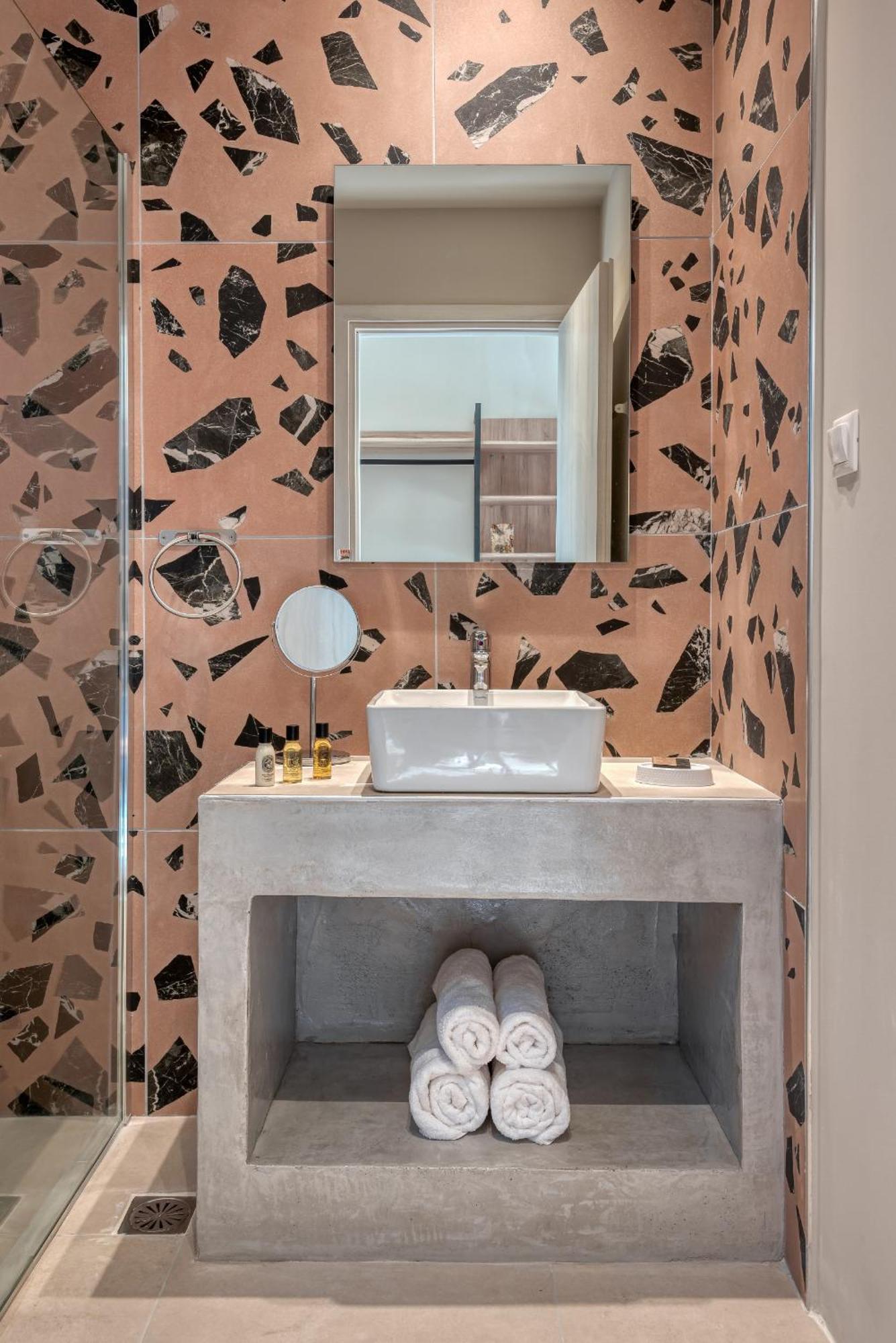 Saronis Suites Saronida Εξωτερικό φωτογραφία