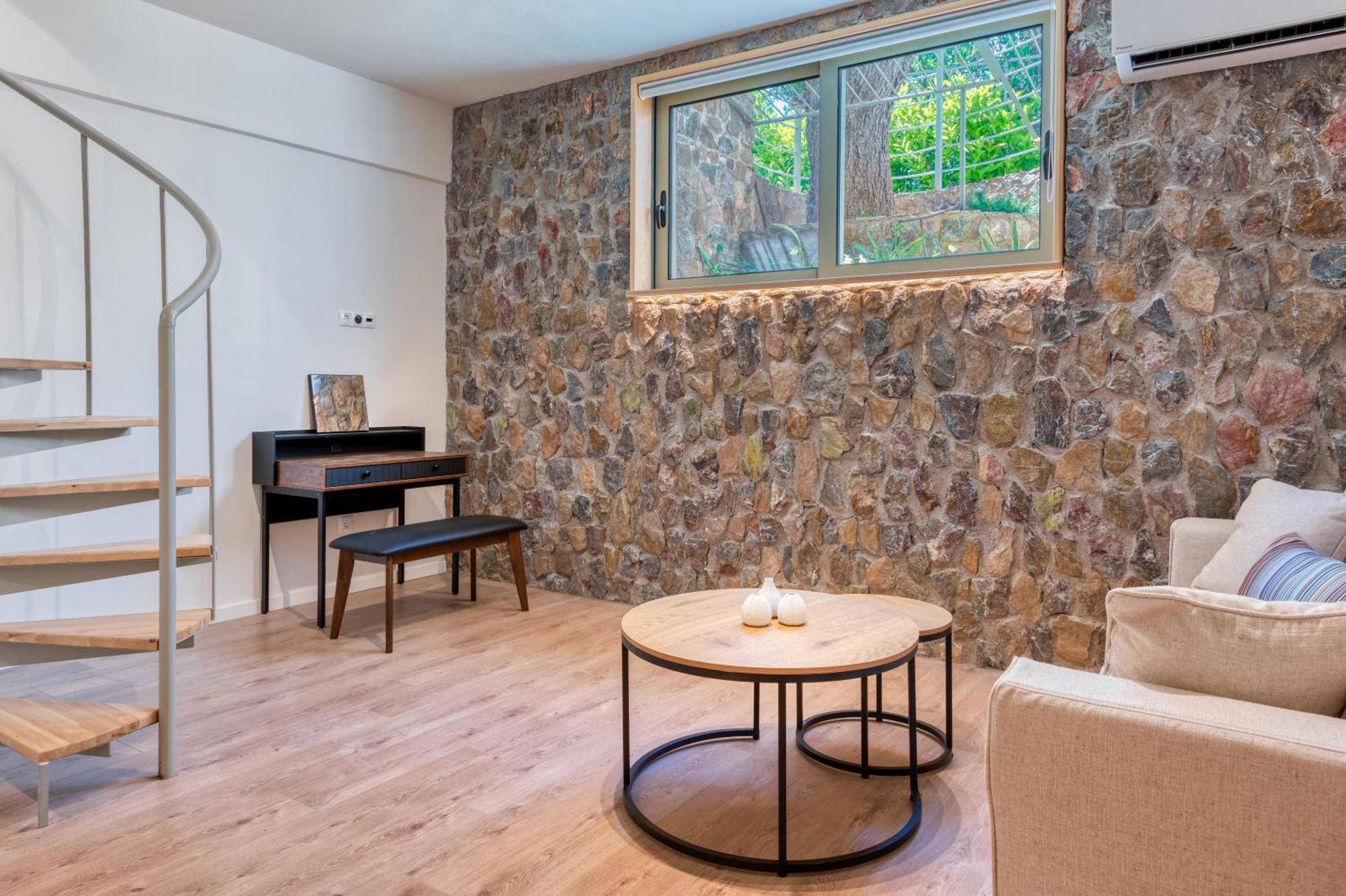 Saronis Suites Saronida Εξωτερικό φωτογραφία
